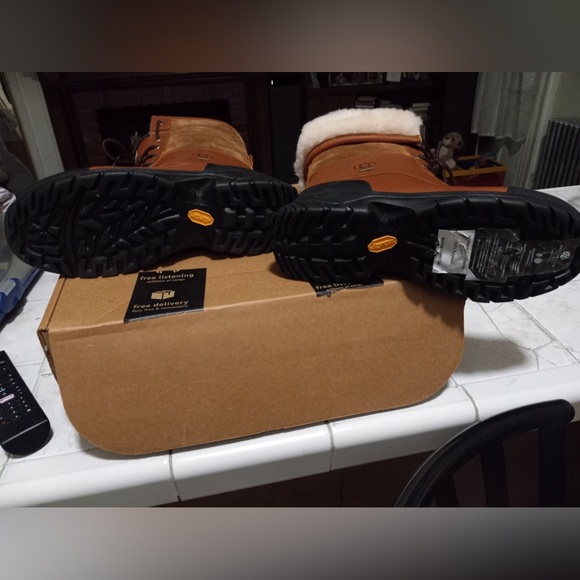 Grandpa’s never worn BRAND NEW UGG BOOTS - Picture 9 of 10